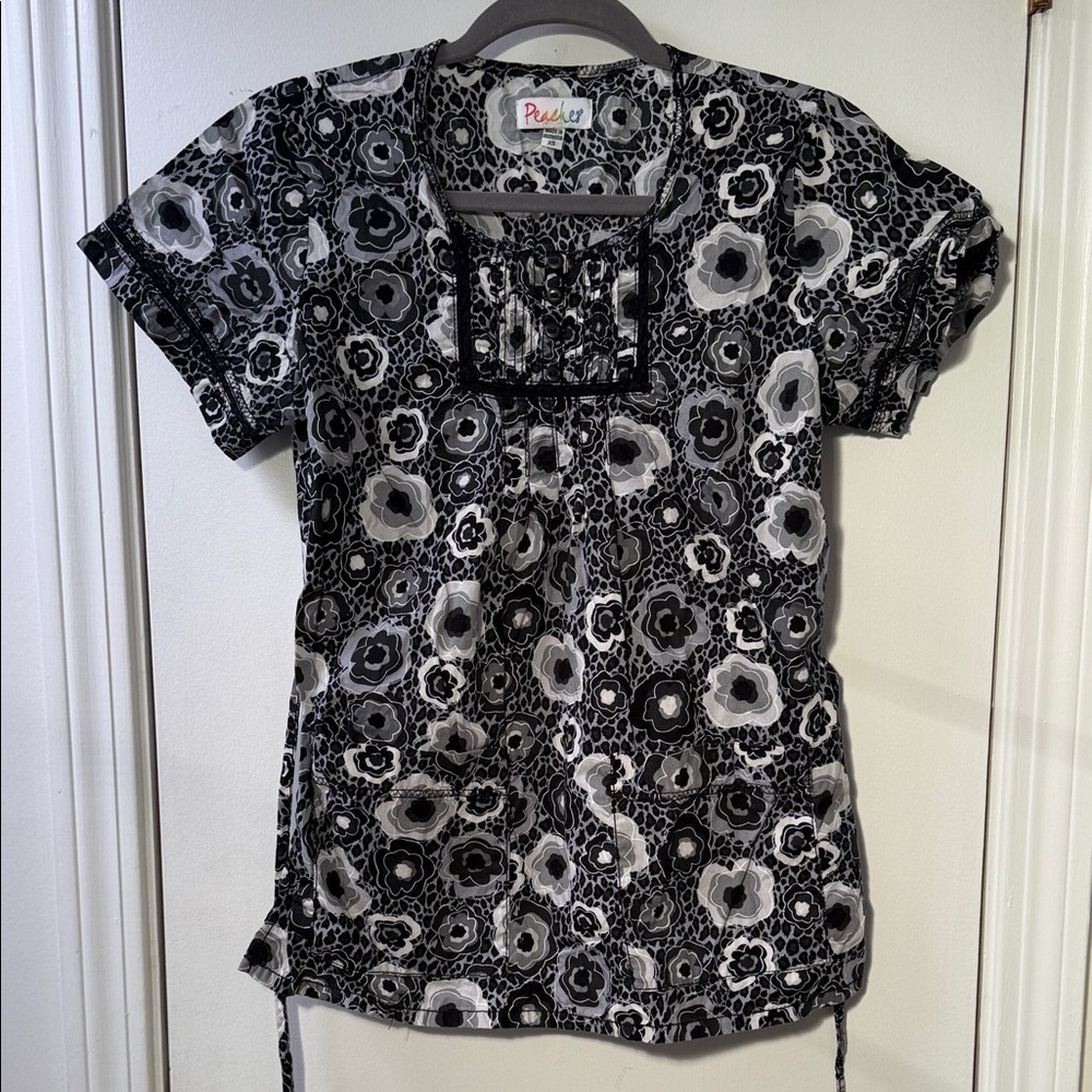 Peaches Uniforms Scrub Top